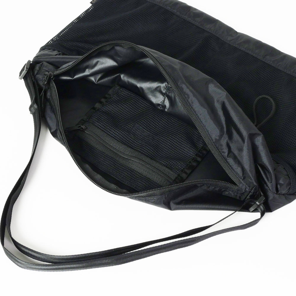 パッカブルショルダーバッグ